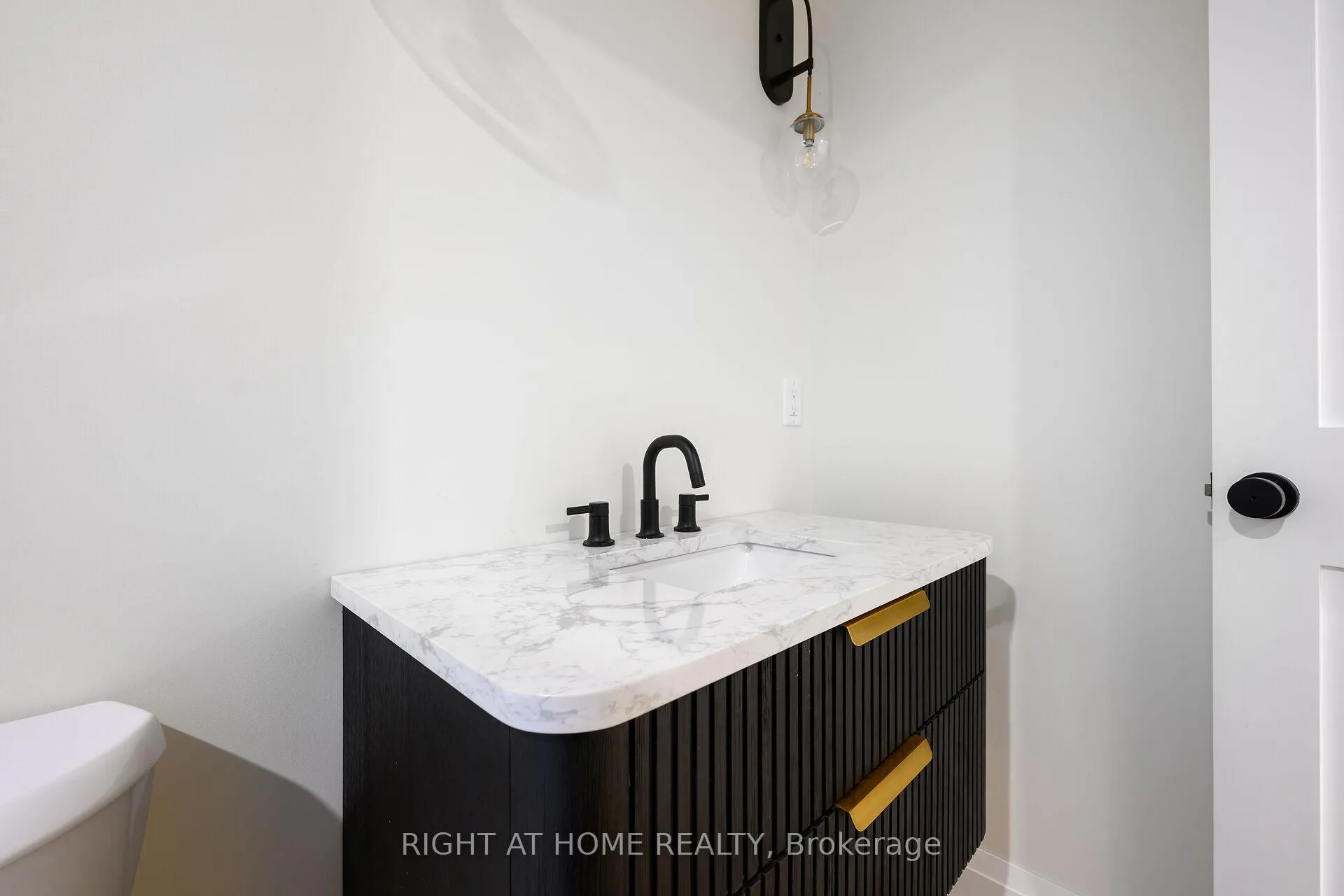 Photo 41 of 67 Ambrous Crescent, Guelph, Kortright East — HOMEH
