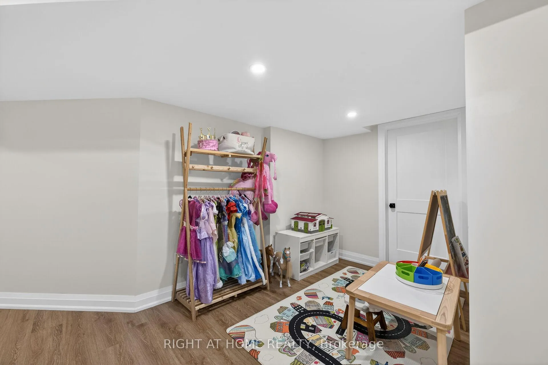 Photo 42 of 67 Ambrous Crescent, Guelph, Kortright East — HOMEH