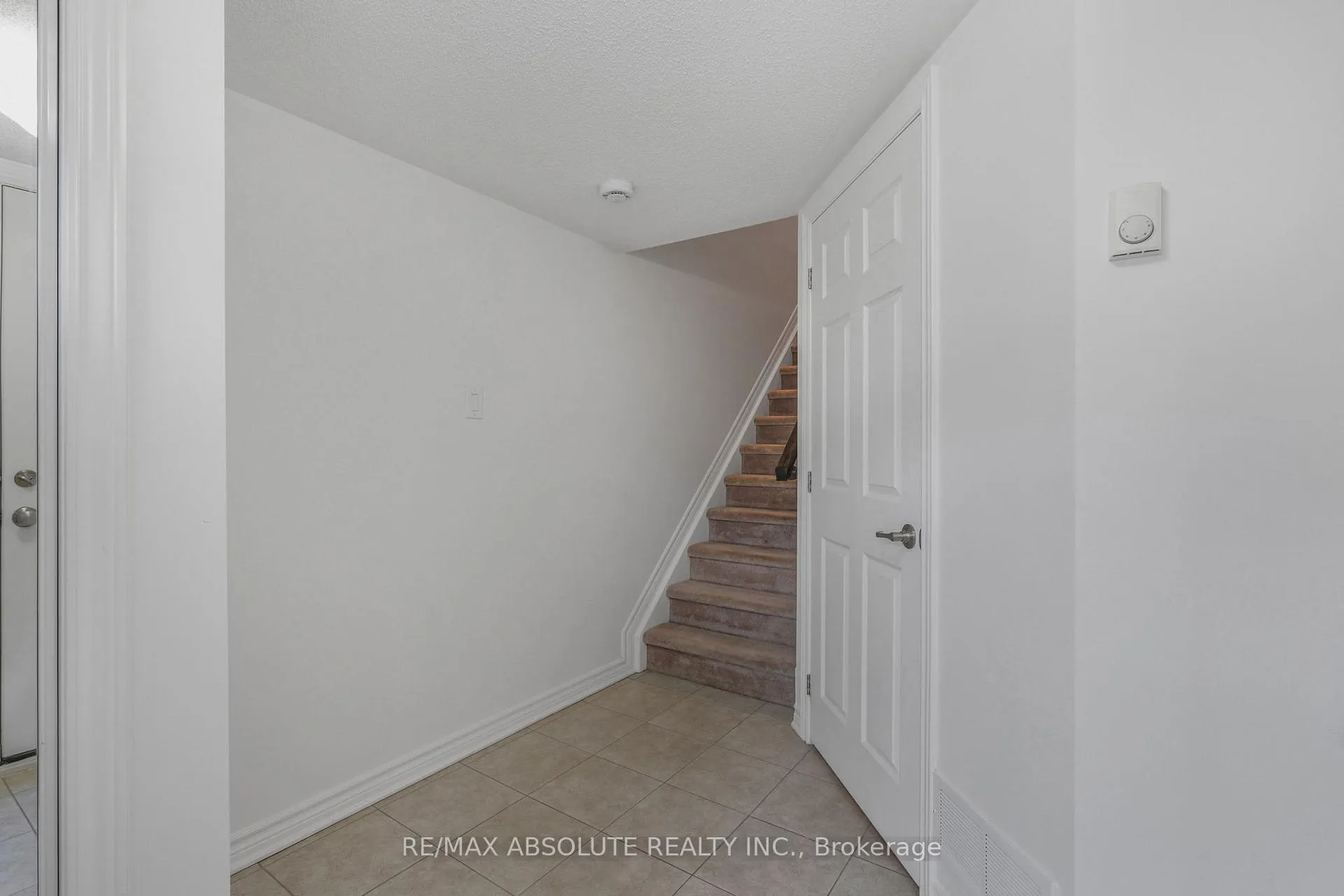 Photo 5 of 121 Helenium Lane, Ottawa, Avalon West — HOMEH