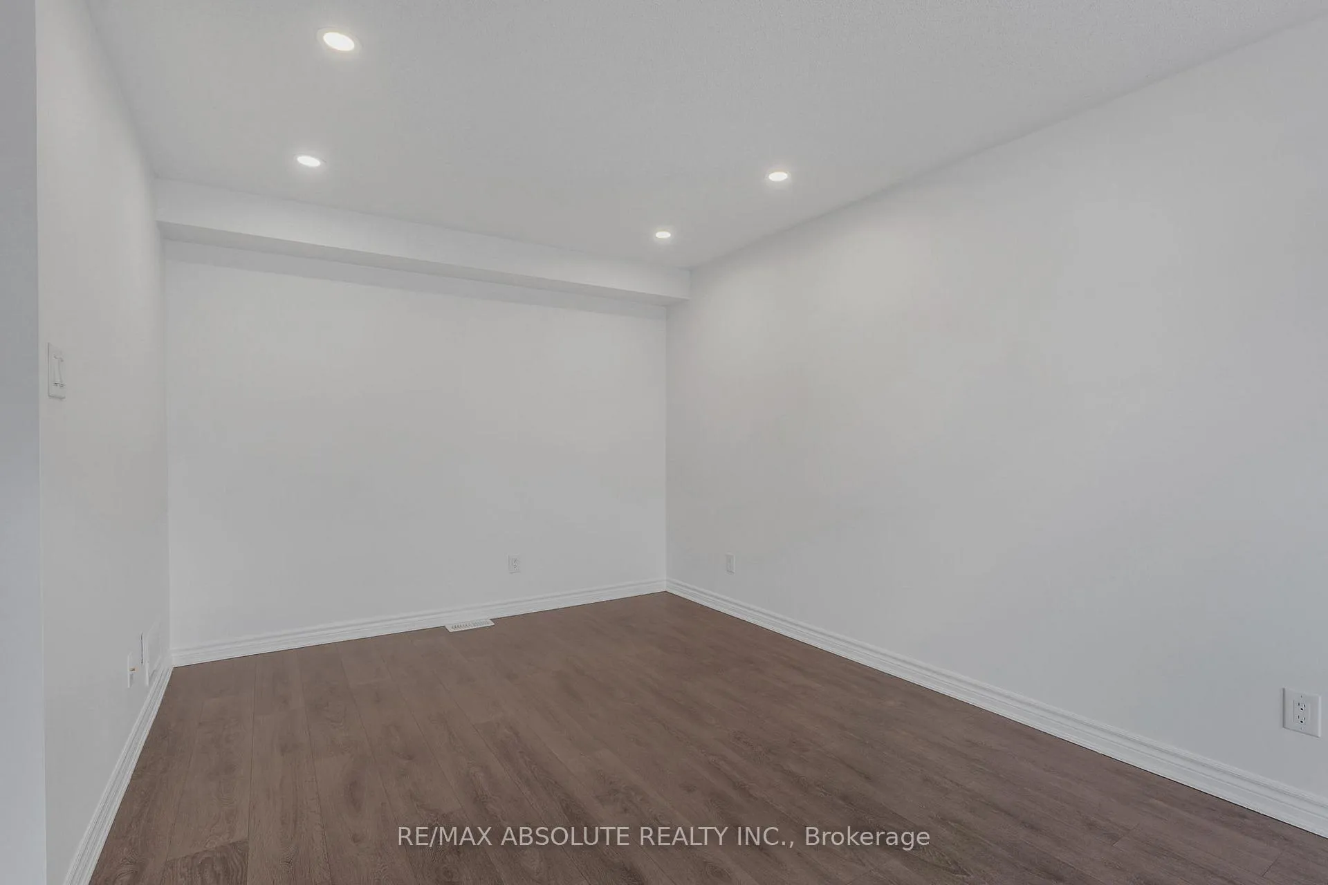 Photo 15 of 121 Helenium Lane, Ottawa, Avalon West — HOMEH