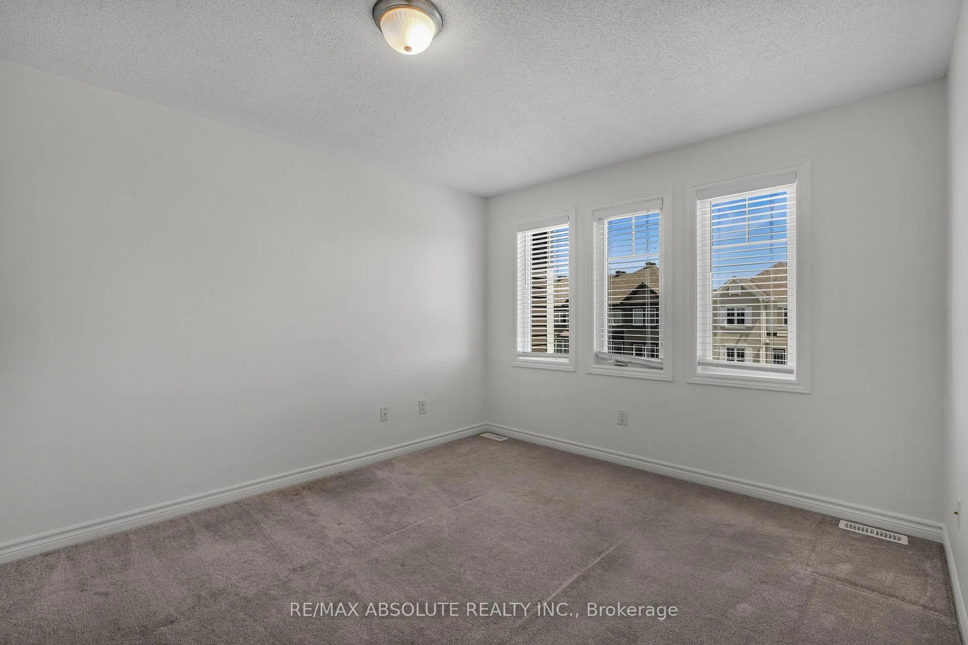 Photo 18 of 121 Helenium Lane, Ottawa, Avalon West — HOMEH