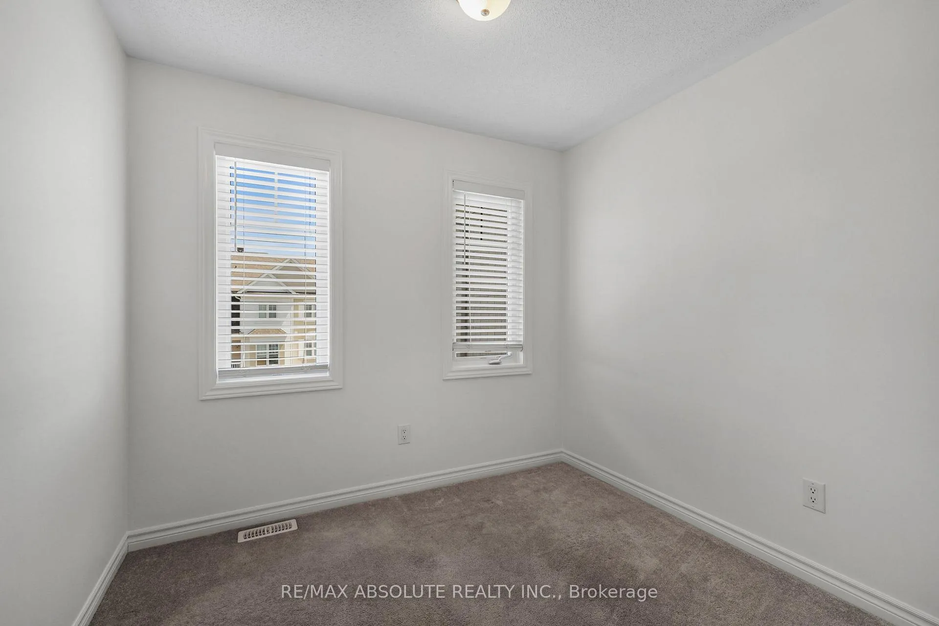 Photo 20 of 121 Helenium Lane, Ottawa, Avalon West — HOMEH