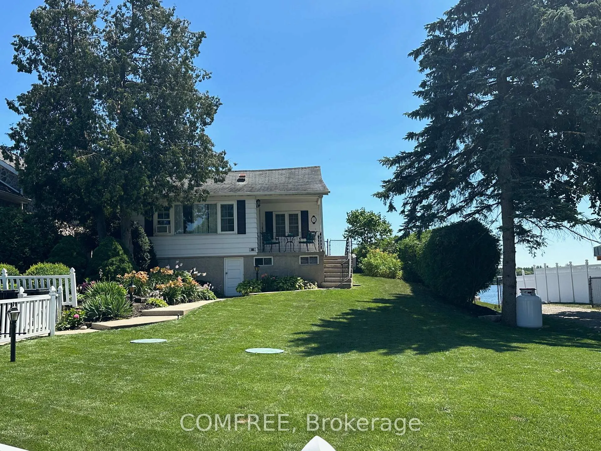 Photo 24 of 11 Lake Avenue, Puslinch, Puslinch Lake Settlement Areas — HOMEH