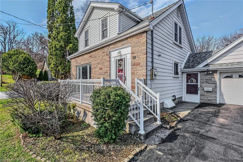 Photo 2 of 19 Lyndsay Street, Brantford — HOMEH