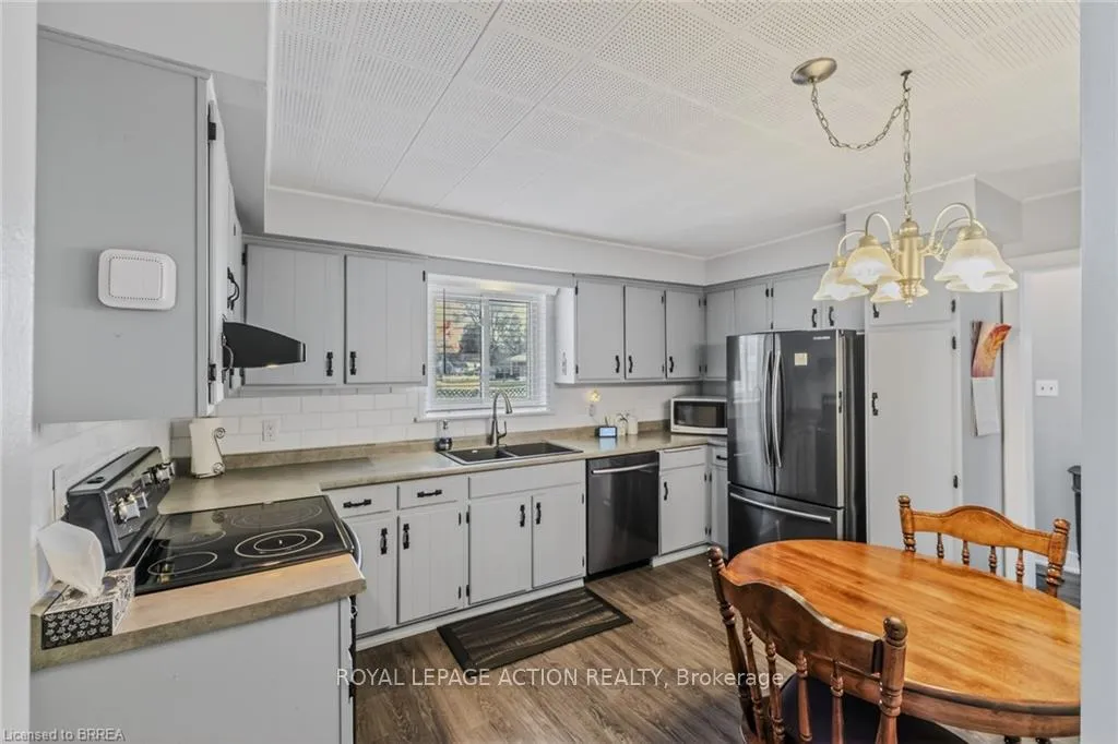 Photo 12 of 19 Lyndsay Street, Brantford — HOMEH