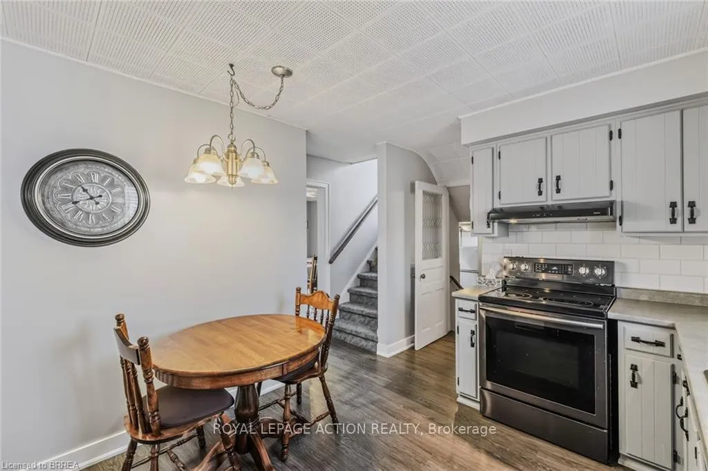 Photo 14 of 19 Lyndsay Street, Brantford — HOMEH