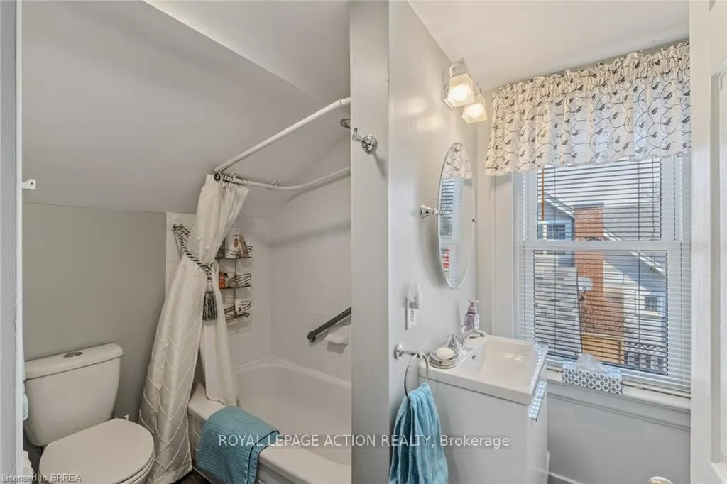Photo 26 of 19 Lyndsay Street, Brantford — HOMEH
