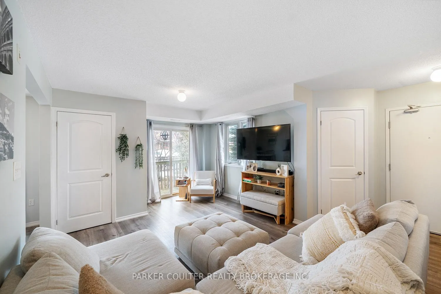 Photo 5 of Unit 4, 17 Cheltenham Road, Barrie, Georgian Drive — HOMEH