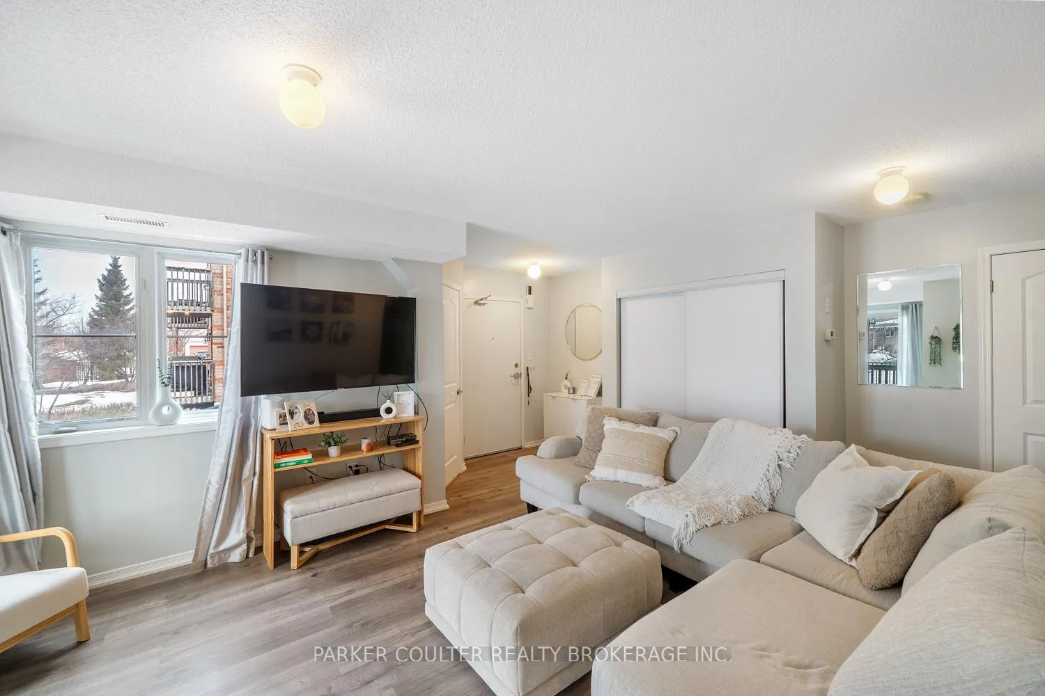 Photo 7 of Unit 4, 17 Cheltenham Road, Barrie, Georgian Drive — HOMEH