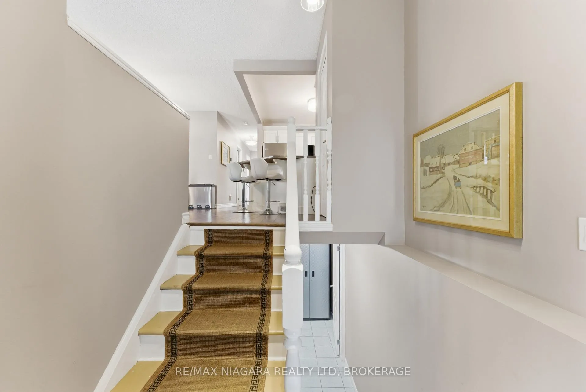 Photo 3 of 31 Mildred Avenue, St. Catharines, Haig — HOMEH
