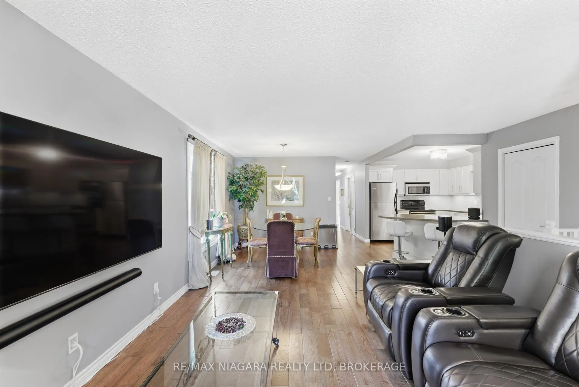 Photo 6 of 31 Mildred Avenue, St. Catharines, Haig — HOMEH