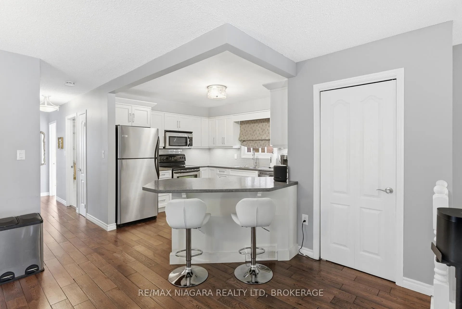 Photo 7 of 31 Mildred Avenue, St. Catharines, Haig — HOMEH