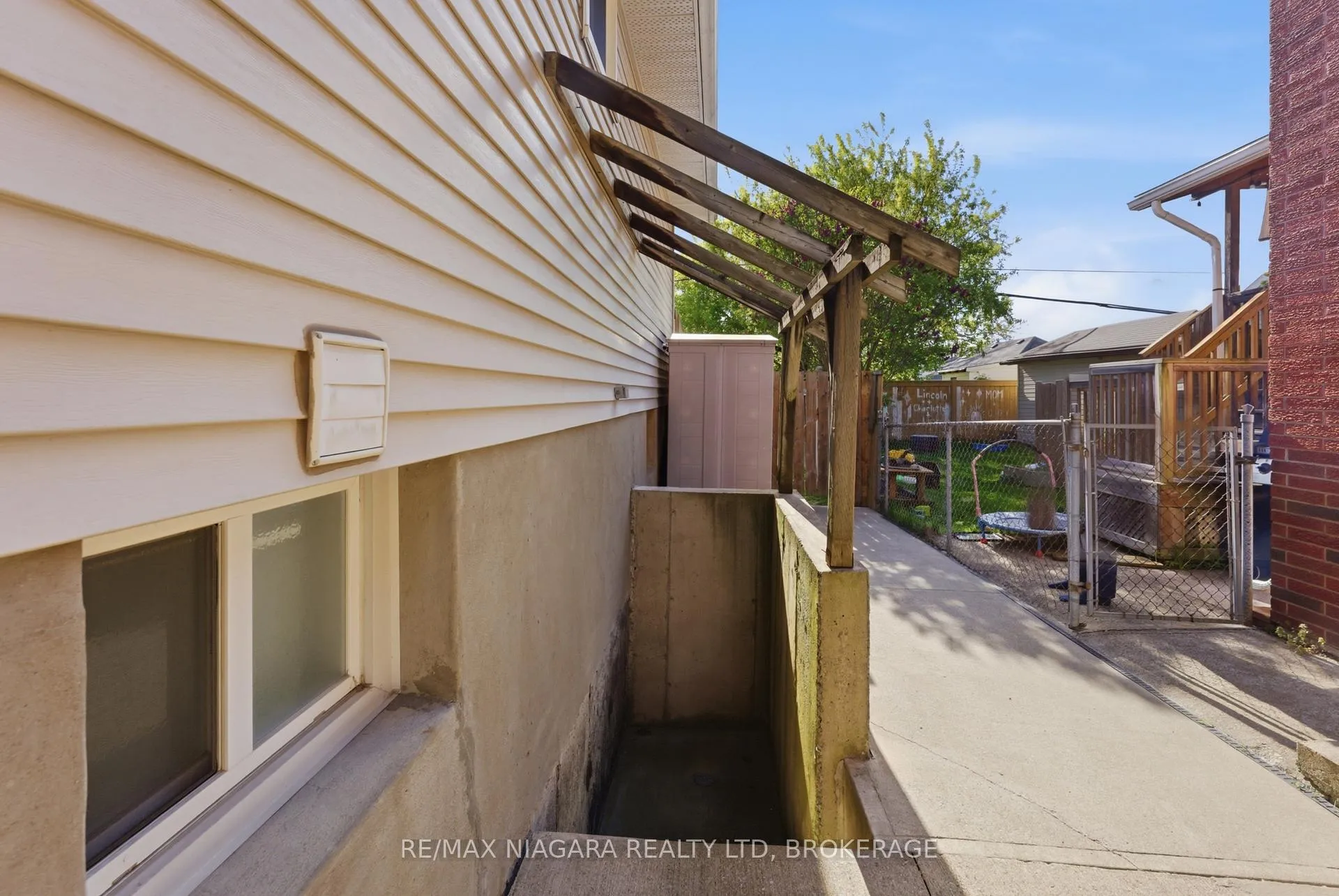 Photo 26 of 31 Mildred Avenue, St. Catharines, Haig — HOMEH