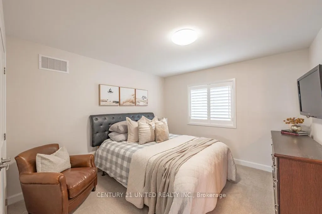Photo 17 of 531 Clayton Avenue, Peterborough, Monaghan Ward 2 — HOMEH