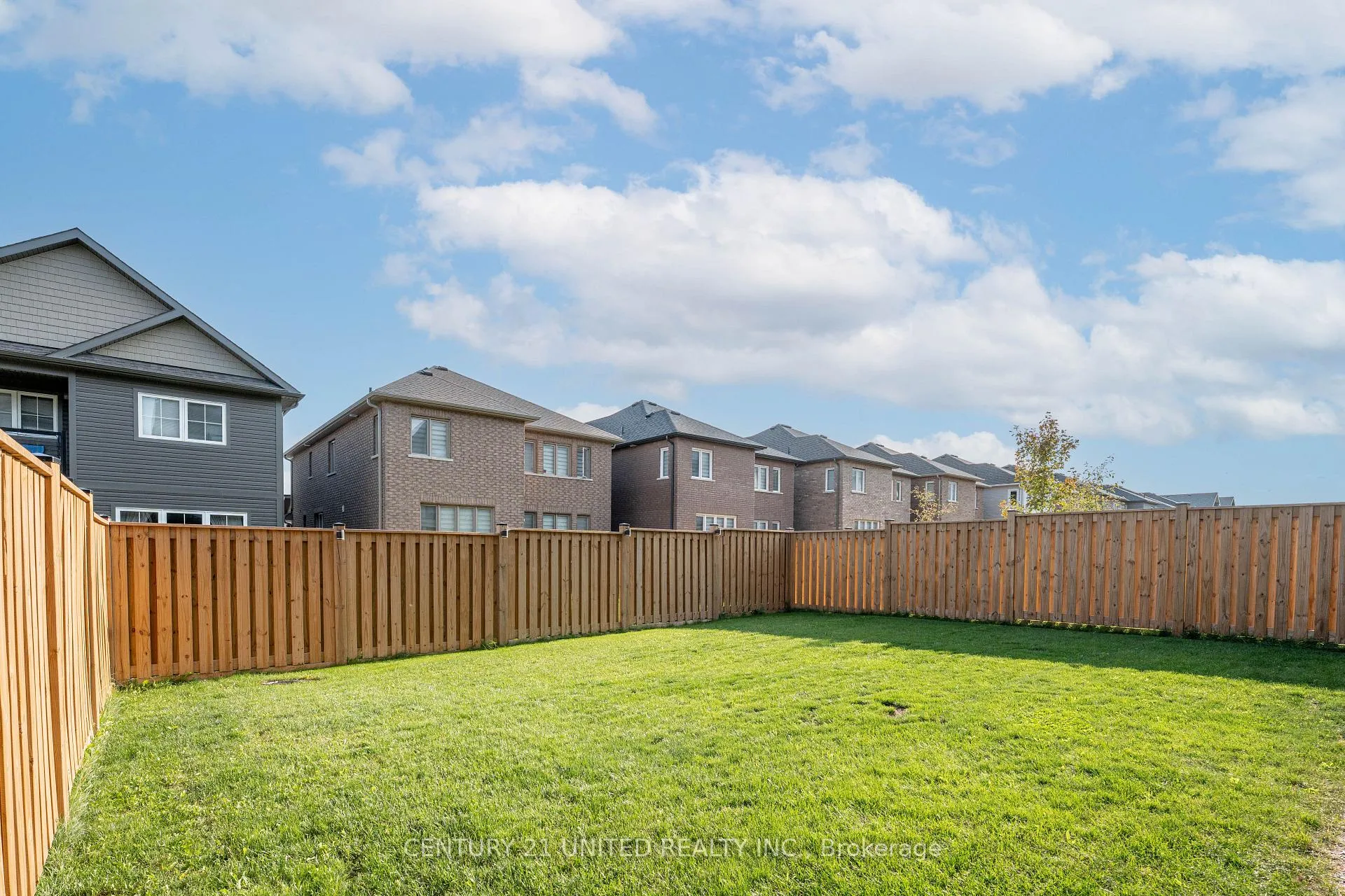 Photo 25 of 531 Clayton Avenue, Peterborough, Monaghan Ward 2 — HOMEH