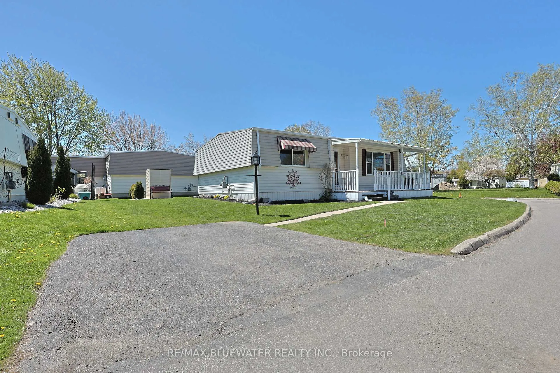Photo 6 of 101 Shannon Boulevard, South Huron, Stephen — HOMEH