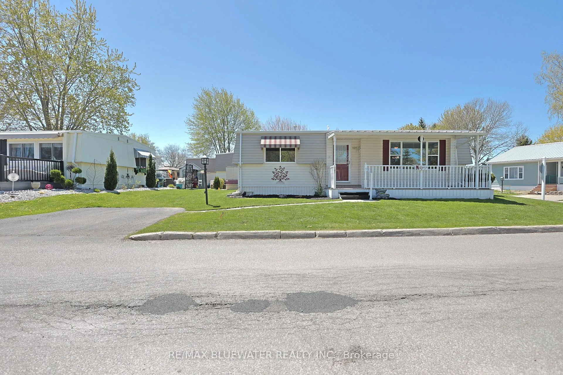 Photo 7 of 101 Shannon Boulevard, South Huron, Stephen — HOMEH