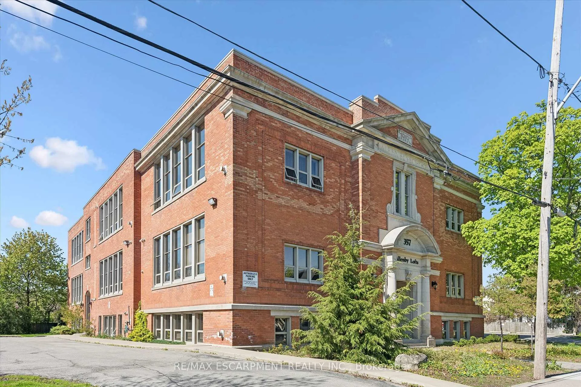 Photo 2 of Unit 36, 357 Hunter Street W, Hamilton, Kirkendall — HOMEH