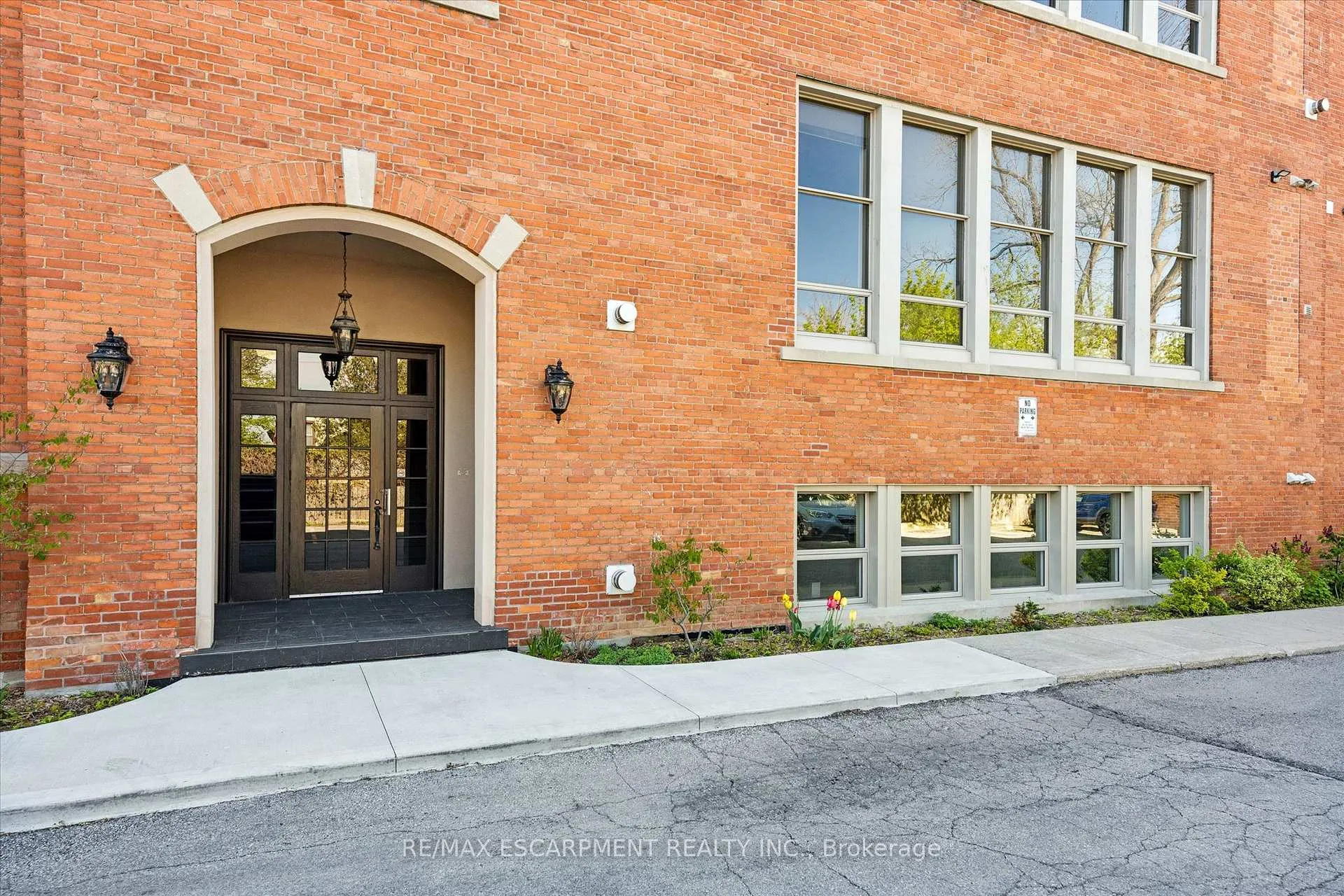 Photo 5 of Unit 36, 357 Hunter Street W, Hamilton, Kirkendall — HOMEH