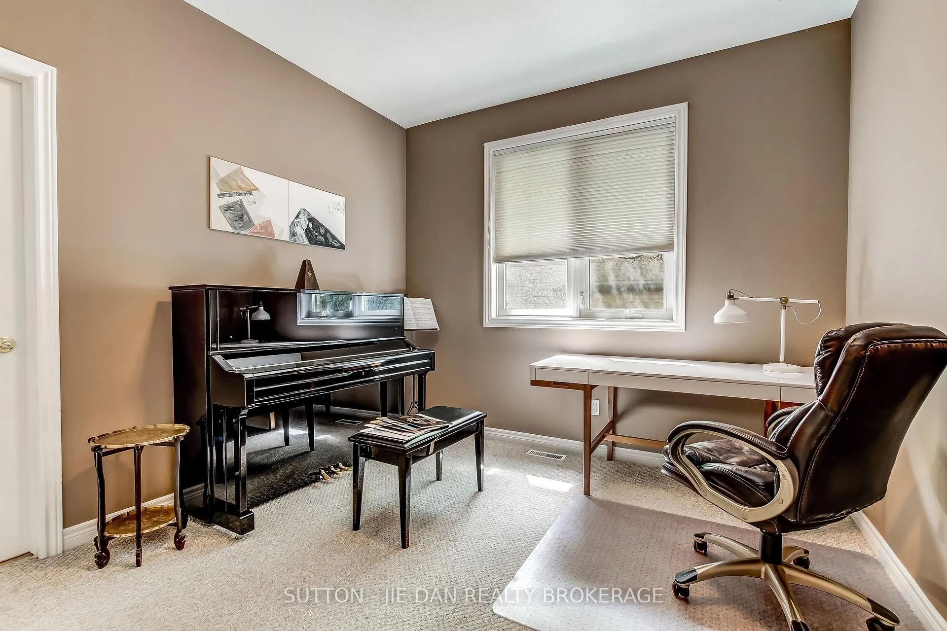 Photo 13 of 631 Whitehaven Crescent, London, North A — HOMEH
