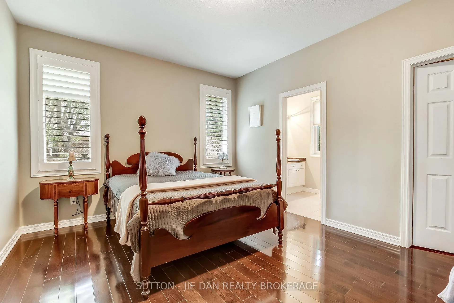 Photo 14 of 631 Whitehaven Crescent, London, North A — HOMEH
