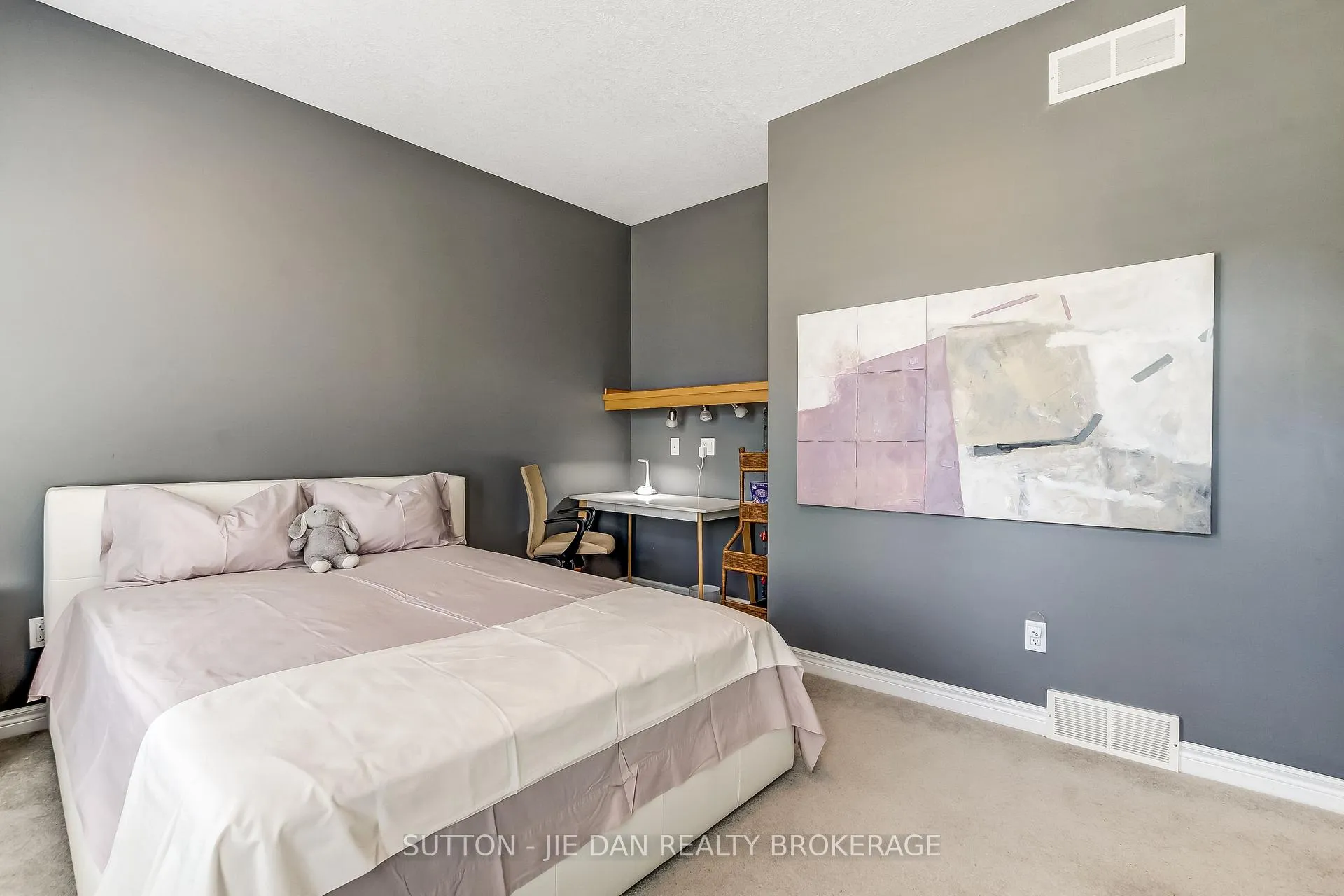 Photo 17 of 631 Whitehaven Crescent, London, North A — HOMEH