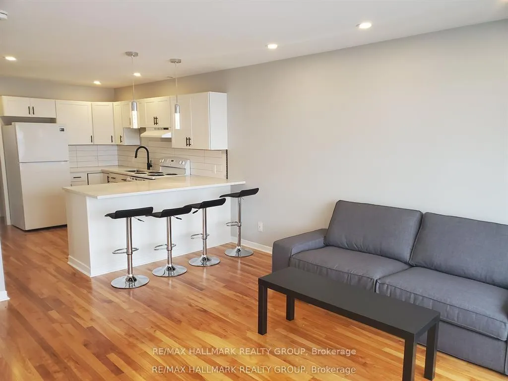 Photo 2 of 1329 Bloomsbury Crescent, Ottawa, Parkway Park — HOMEH