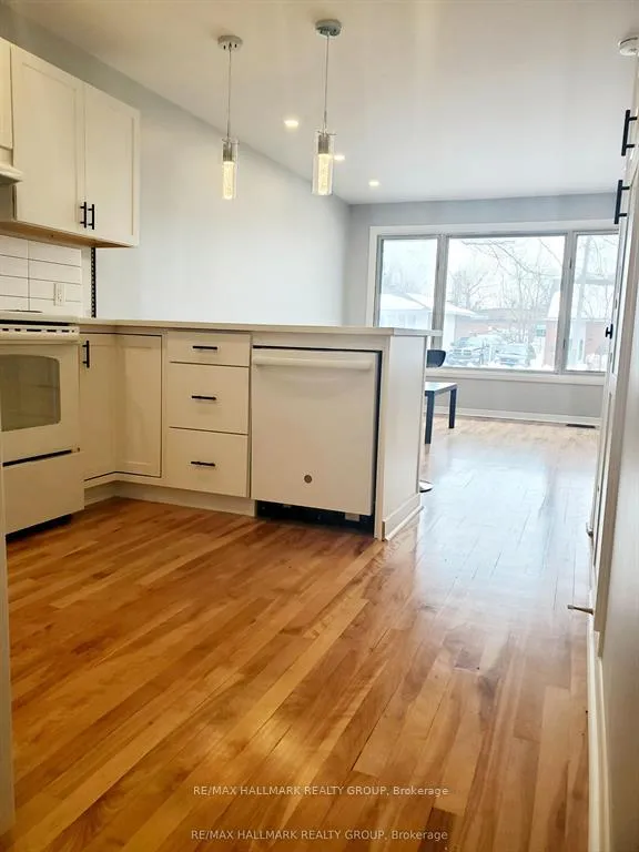 Photo 5 of 1329 Bloomsbury Crescent, Ottawa, Parkway Park — HOMEH