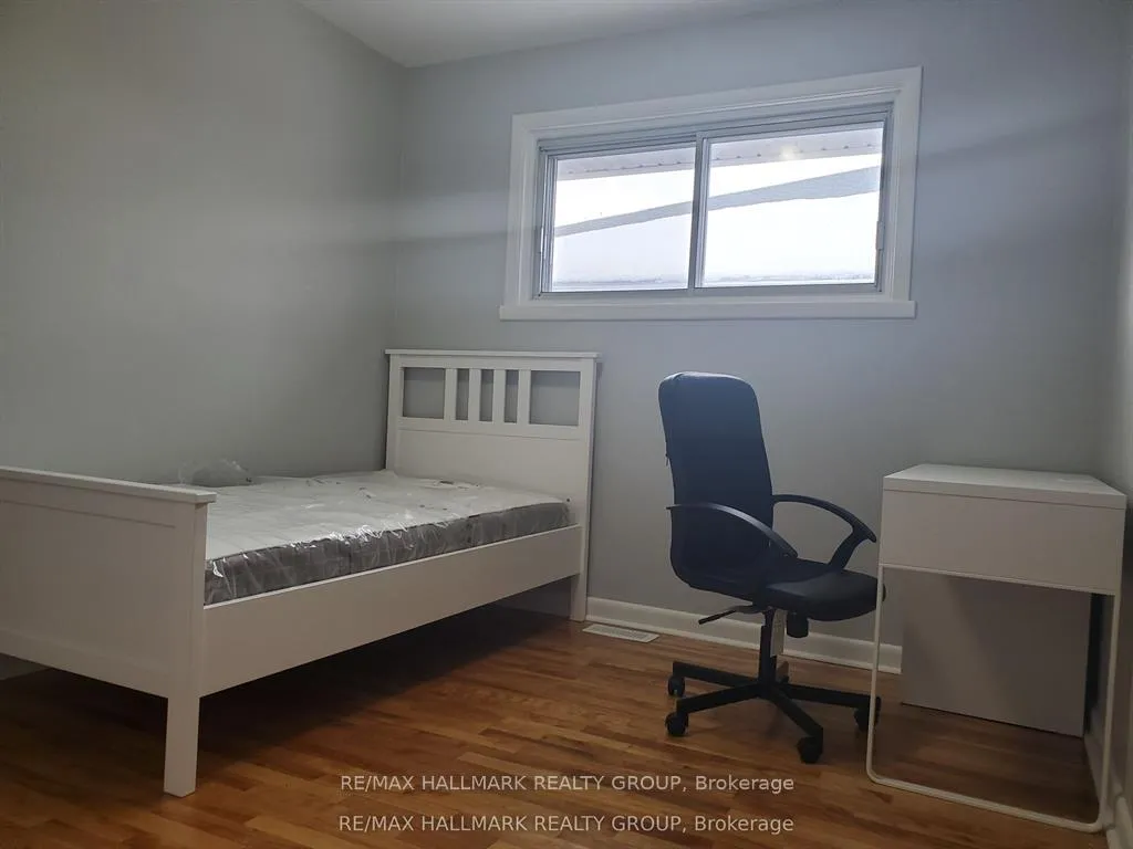 Photo 10 of 1329 Bloomsbury Crescent, Ottawa, Parkway Park — HOMEH