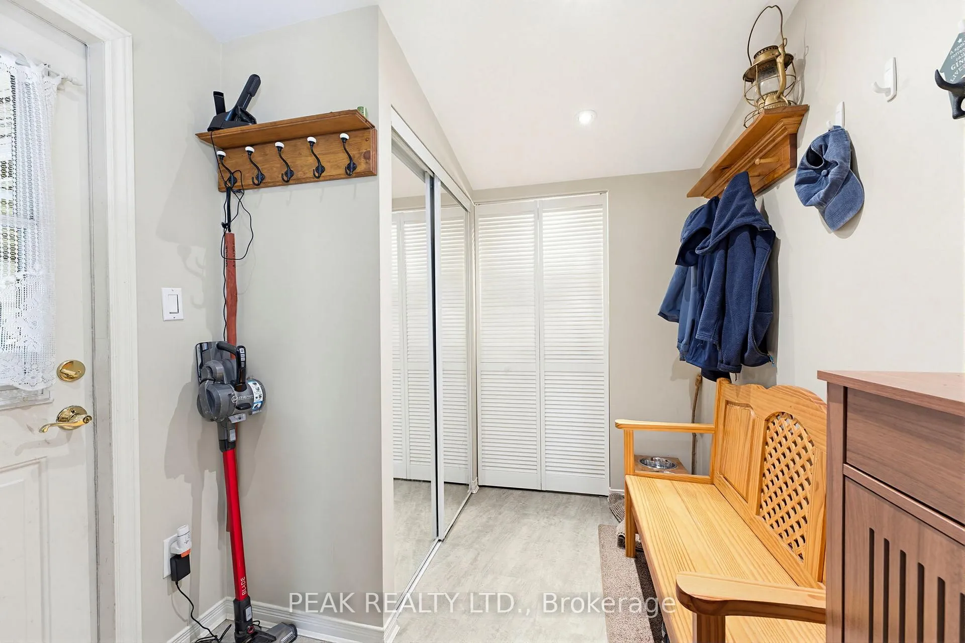Photo 17 of 12 Mccammon Street, Brant, Paris — HOMEH