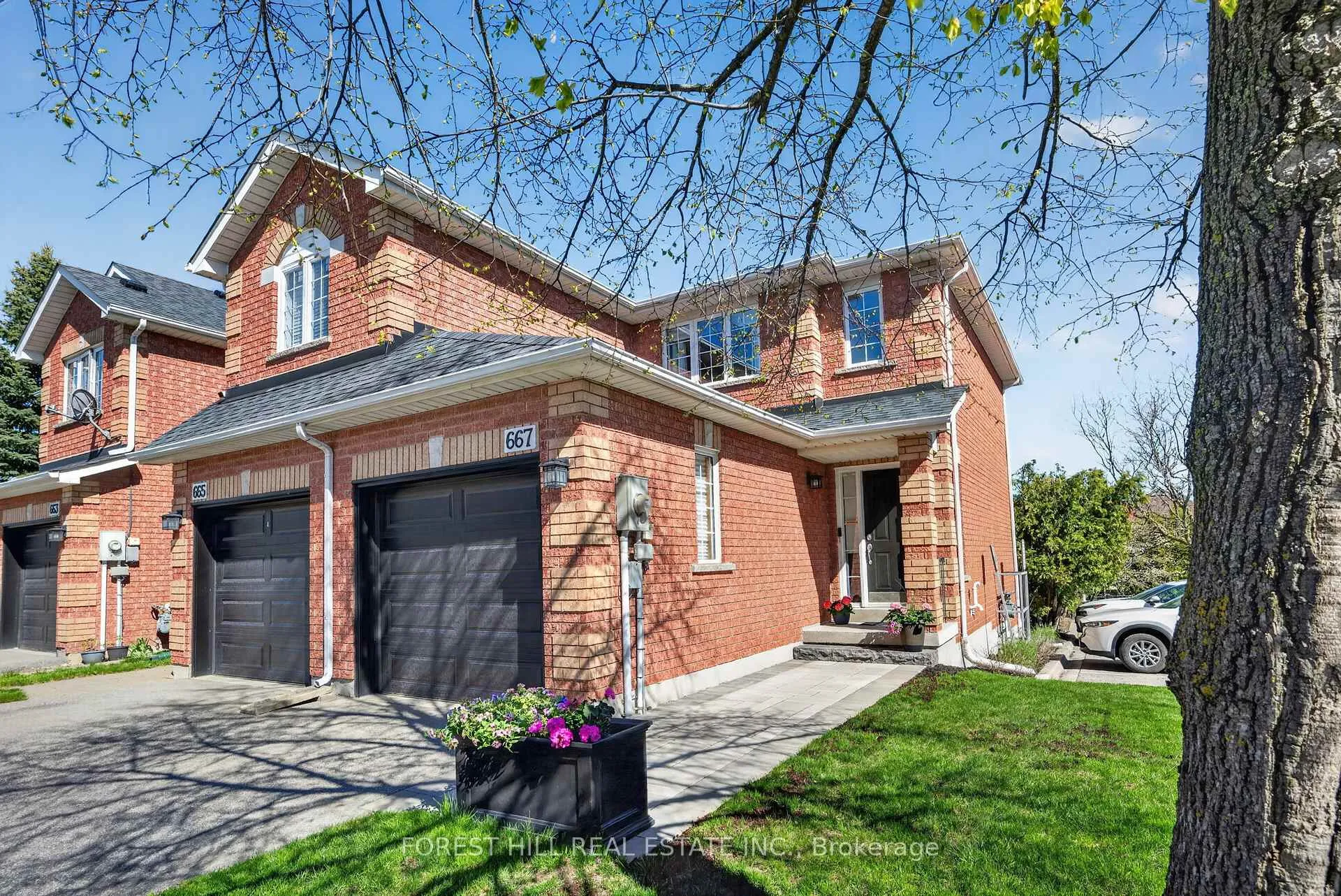 Photo 1 of Unit 4, 667 Macnab Gate, Newmarket, Gorham-College Manor — HOMEH