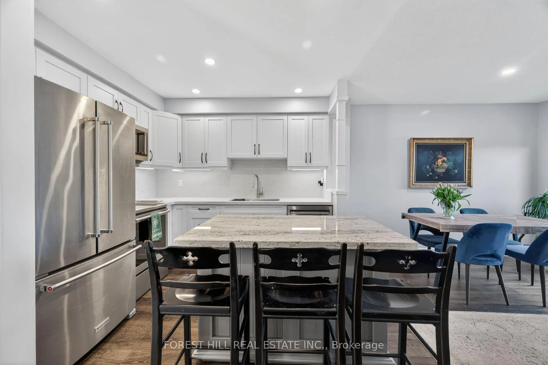 Photo 5 of Unit 4, 667 Macnab Gate, Newmarket, Gorham-College Manor — HOMEH