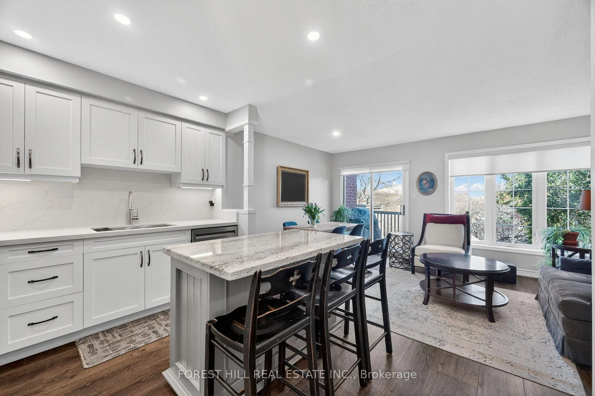 Photo 6 of Unit 4, 667 Macnab Gate, Newmarket, Gorham-College Manor — HOMEH