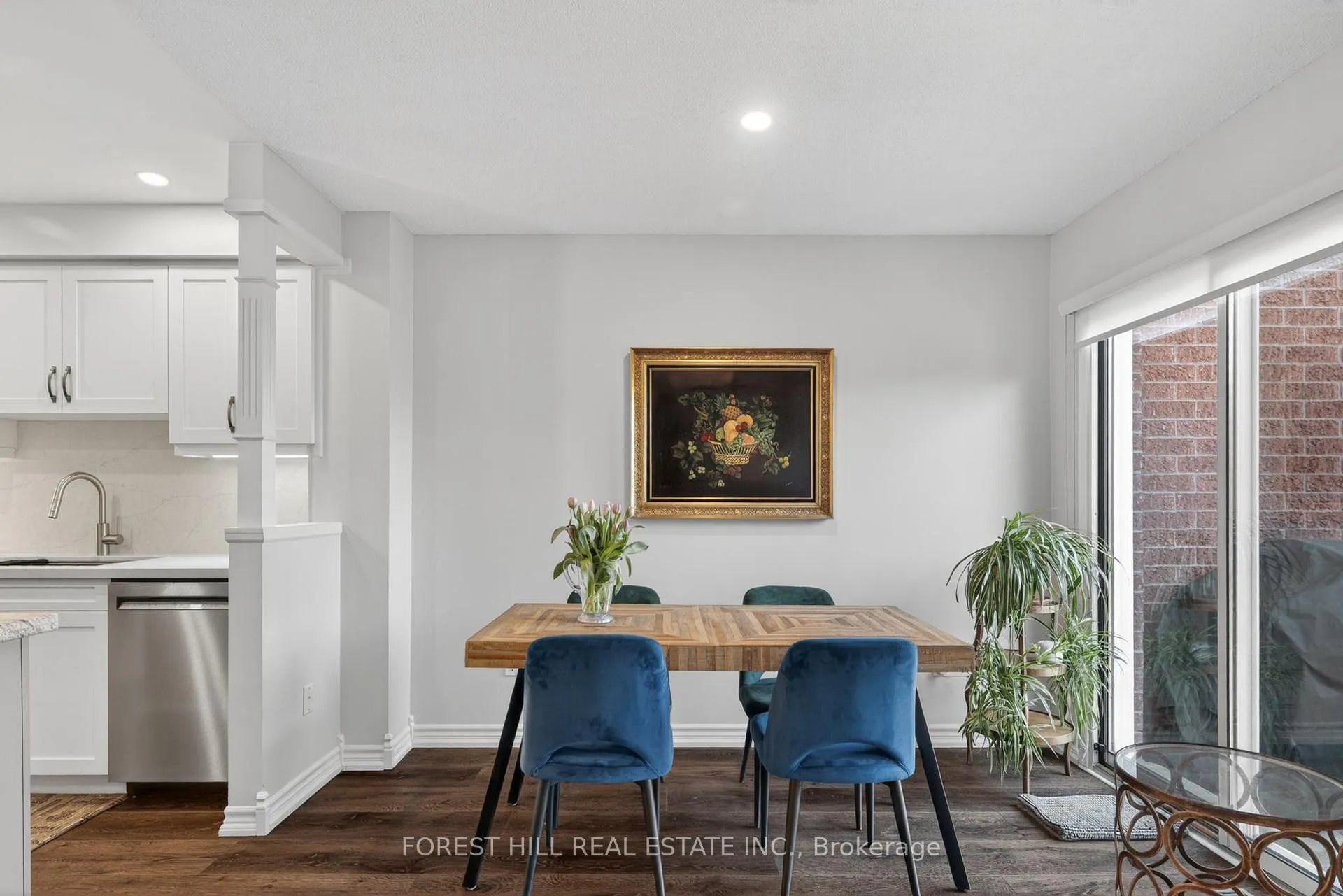 Photo 10 of Unit 4, 667 Macnab Gate, Newmarket, Gorham-College Manor — HOMEH