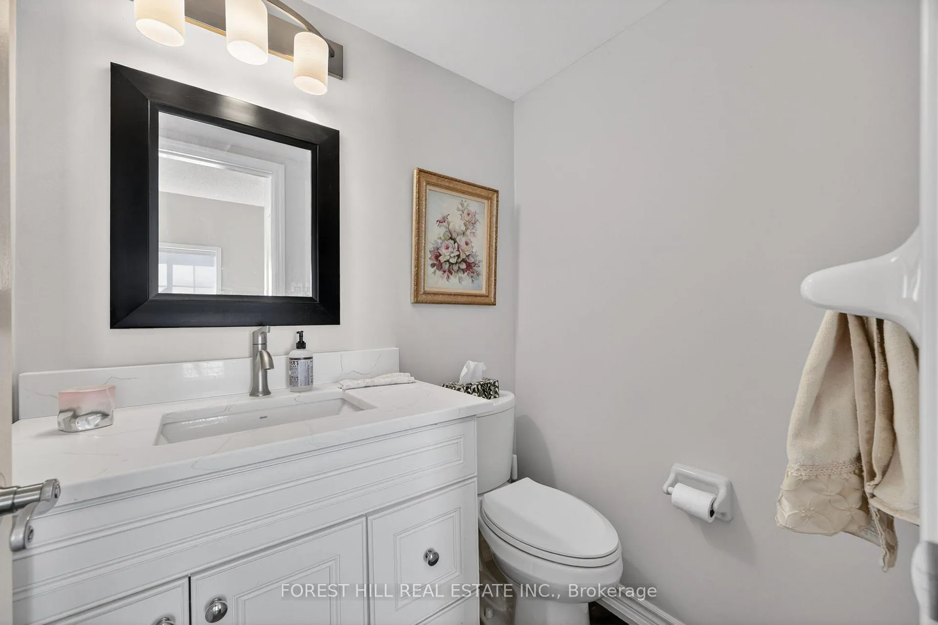Photo 11 of Unit 4, 667 Macnab Gate, Newmarket, Gorham-College Manor — HOMEH