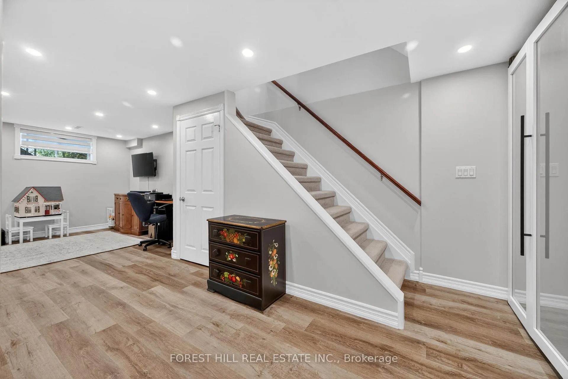 Photo 16 of Unit 4, 667 Macnab Gate, Newmarket, Gorham-College Manor — HOMEH