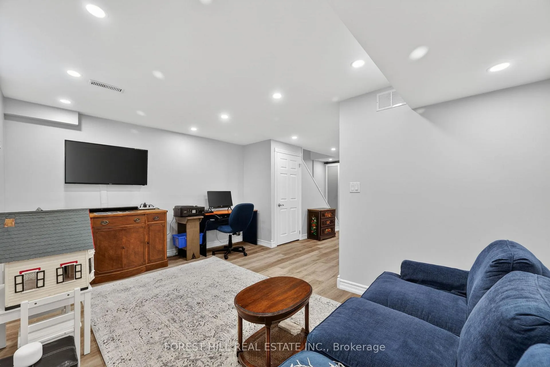 Photo 19 of Unit 4, 667 Macnab Gate, Newmarket, Gorham-College Manor — HOMEH