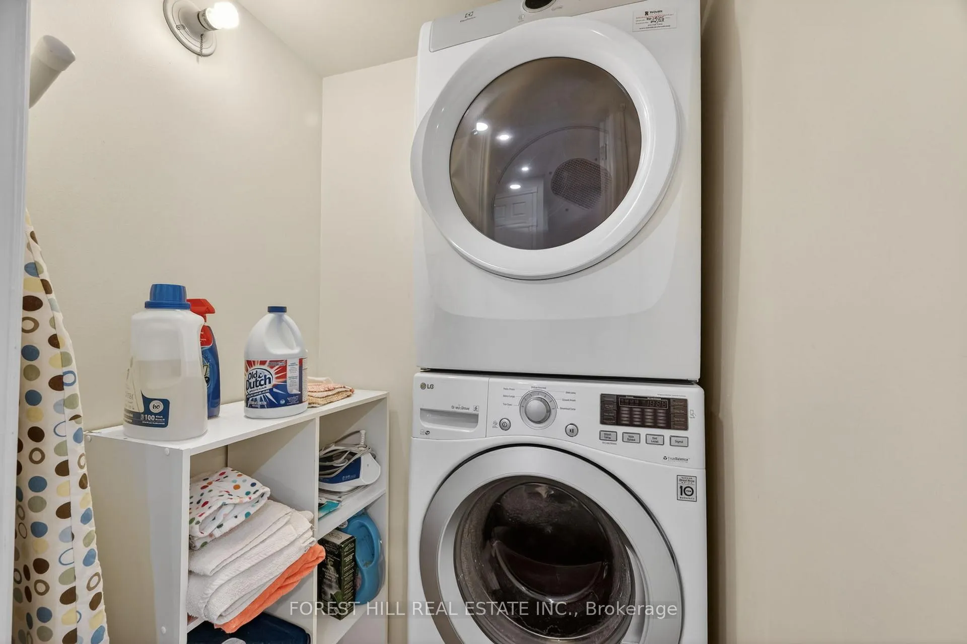 Photo 21 of Unit 4, 667 Macnab Gate, Newmarket, Gorham-College Manor — HOMEH