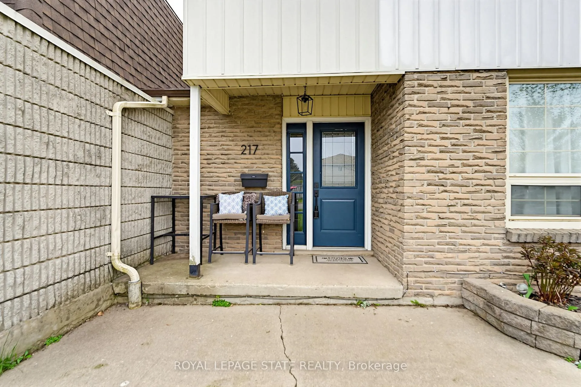 Photo 3 of 217 Willow Street, Stratford — HOMEH