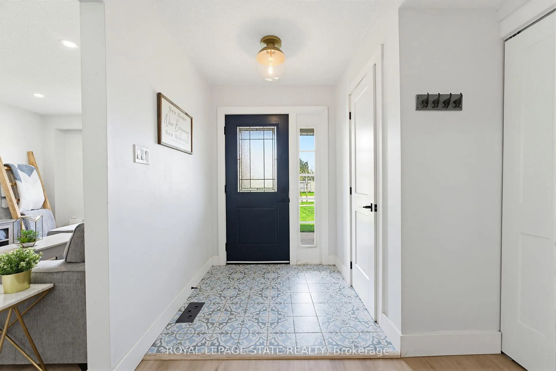 Photo 4 of 217 Willow Street, Stratford — HOMEH