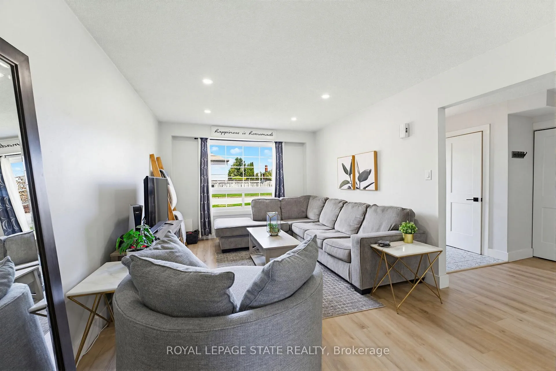 Photo 5 of 217 Willow Street, Stratford — HOMEH