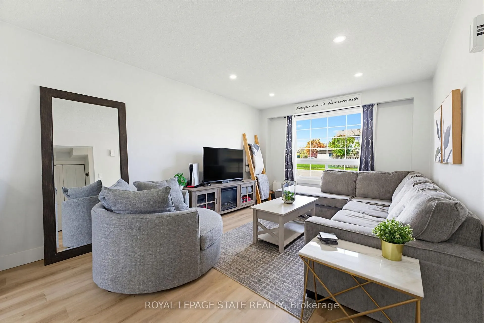 Photo 7 of 217 Willow Street, Stratford — HOMEH