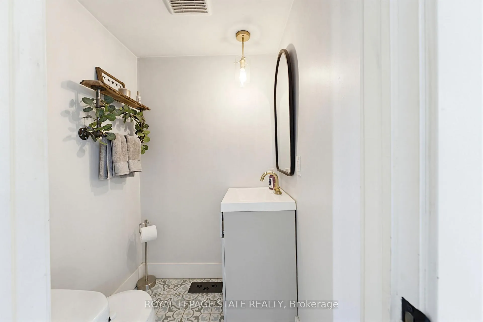 Photo 14 of 217 Willow Street, Stratford — HOMEH