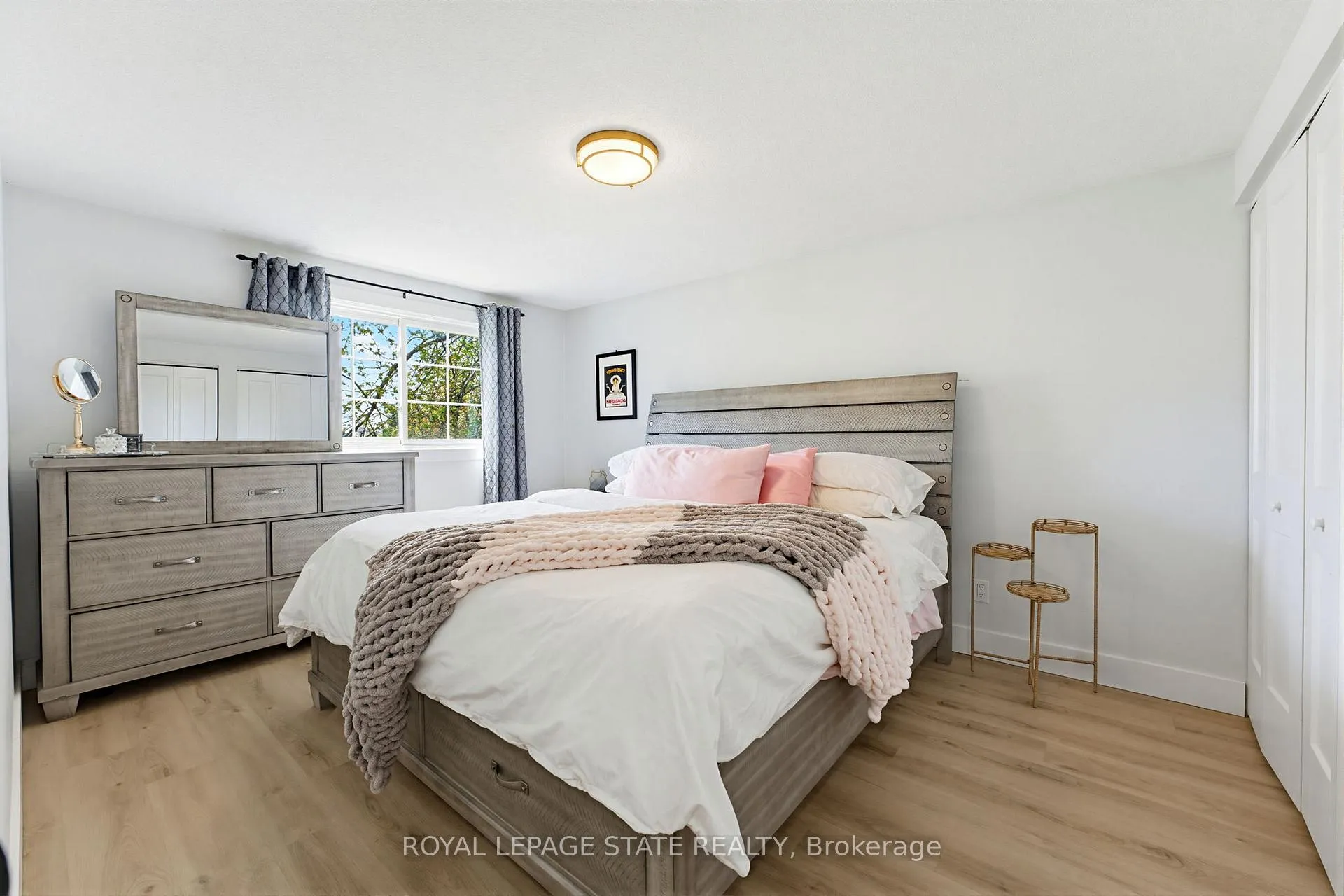Photo 16 of 217 Willow Street, Stratford — HOMEH