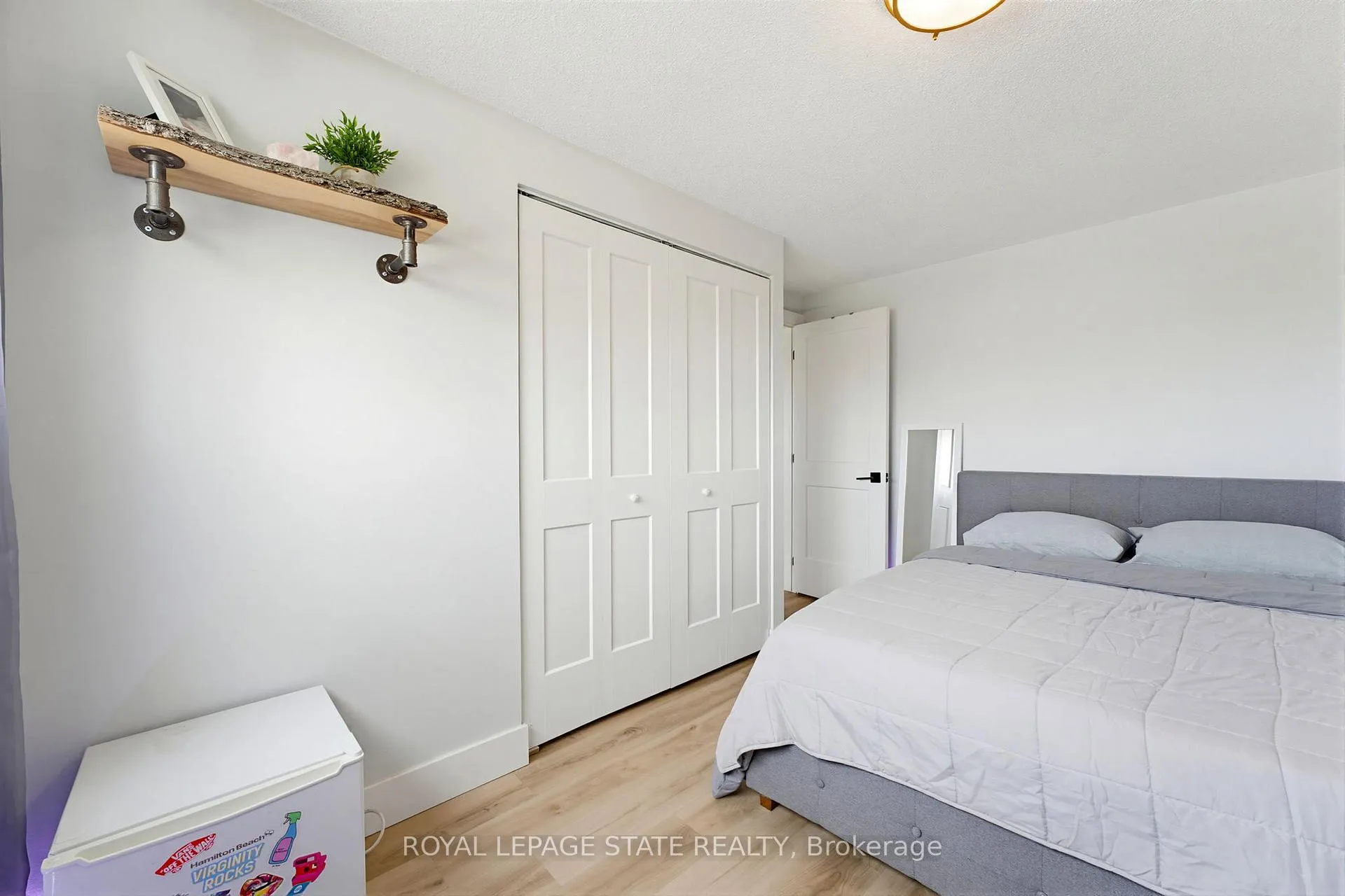 Photo 18 of 217 Willow Street, Stratford — HOMEH