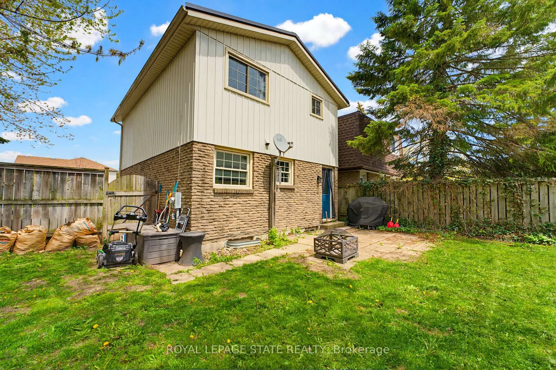 Photo 26 of 217 Willow Street, Stratford — HOMEH