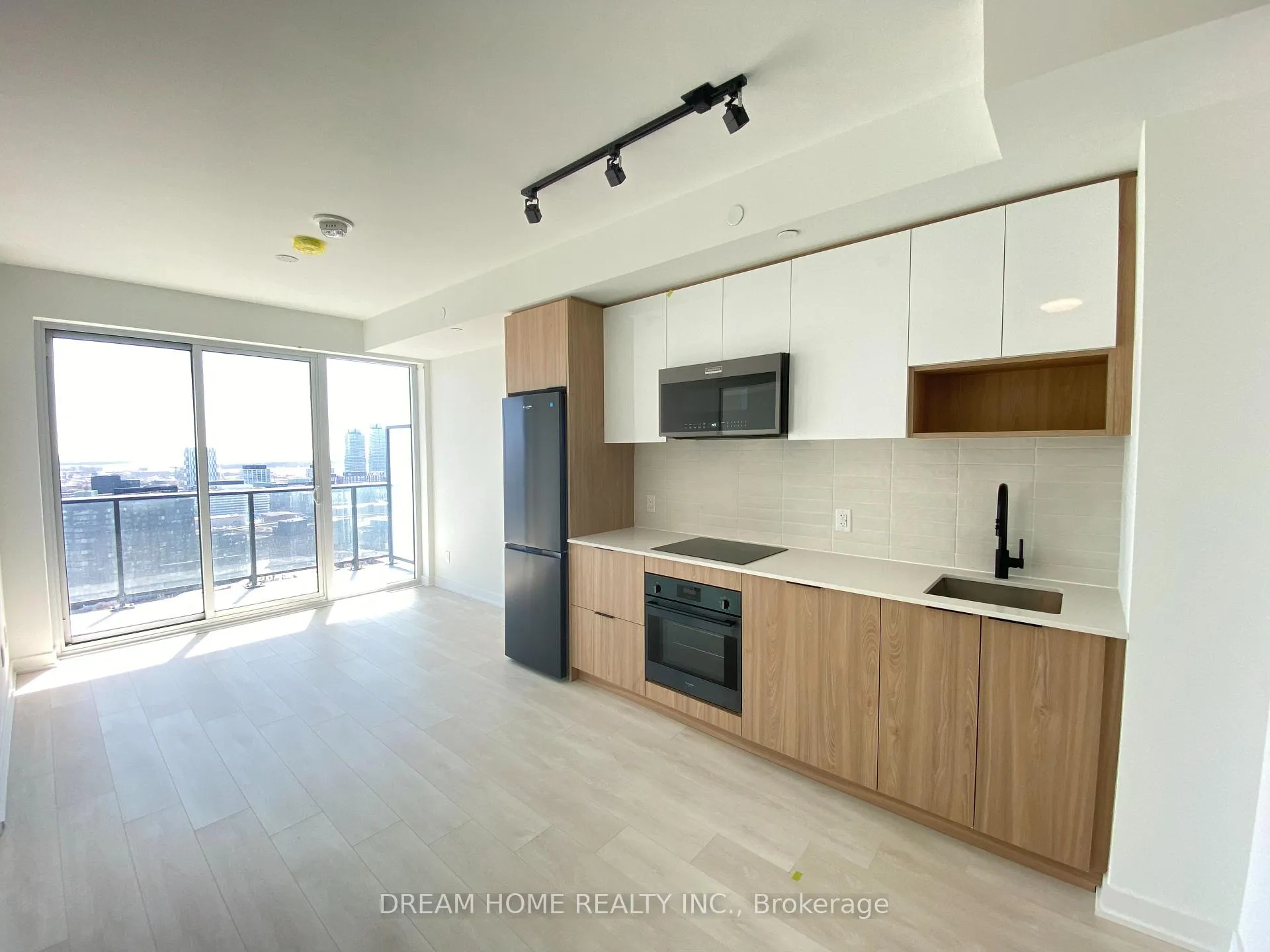 Photo 3 of Unit 911, 5 Defries Street, Toronto, Regent Park — HOMEH