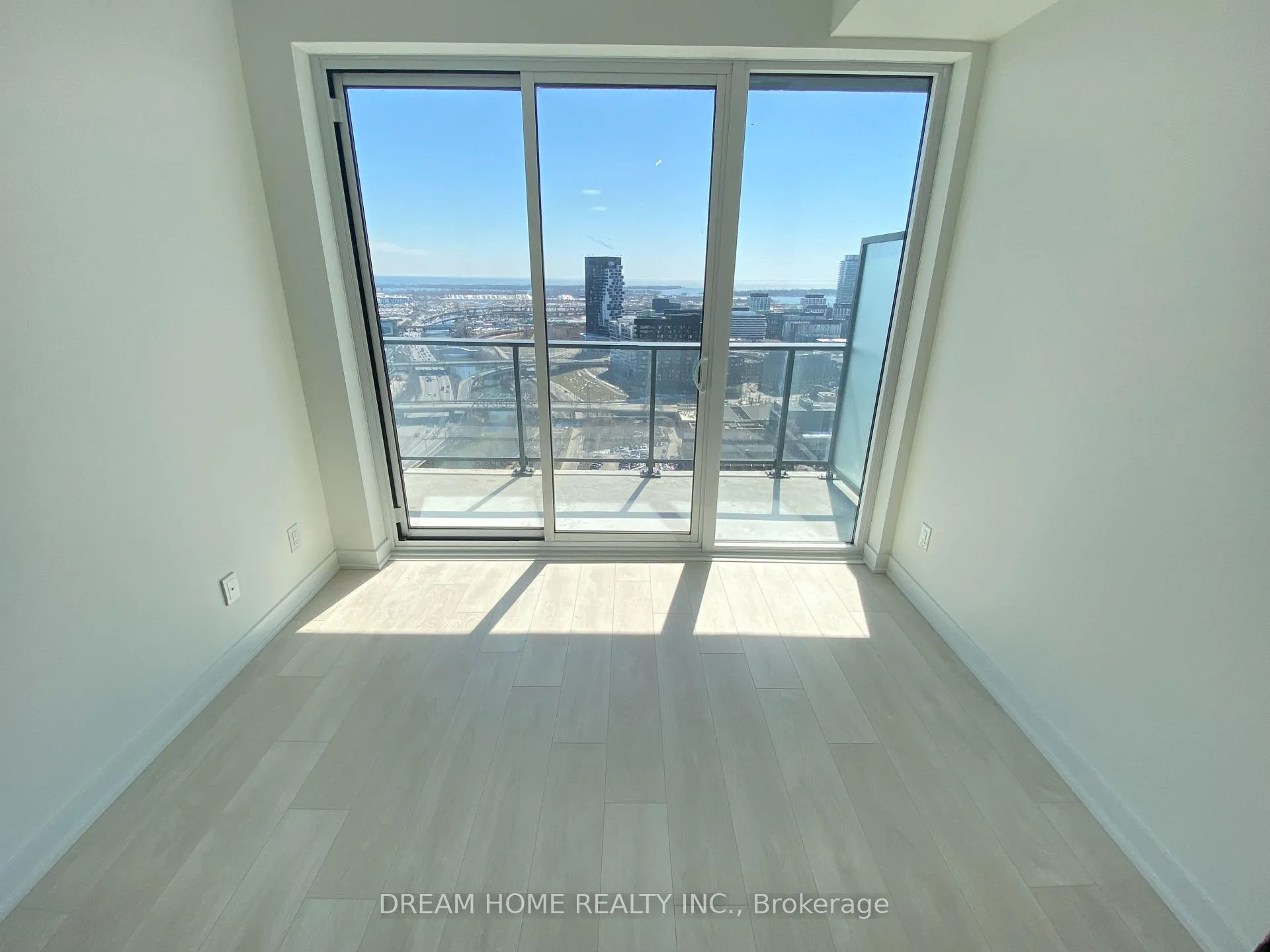 Photo 5 of Unit 911, 5 Defries Street, Toronto, Regent Park — HOMEH