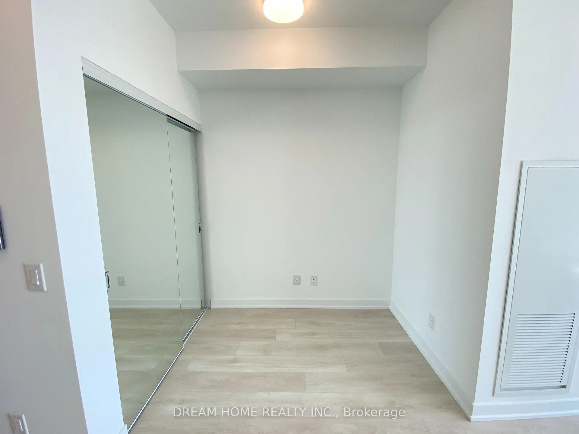 Photo 7 of Unit 911, 5 Defries Street, Toronto, Regent Park — HOMEH