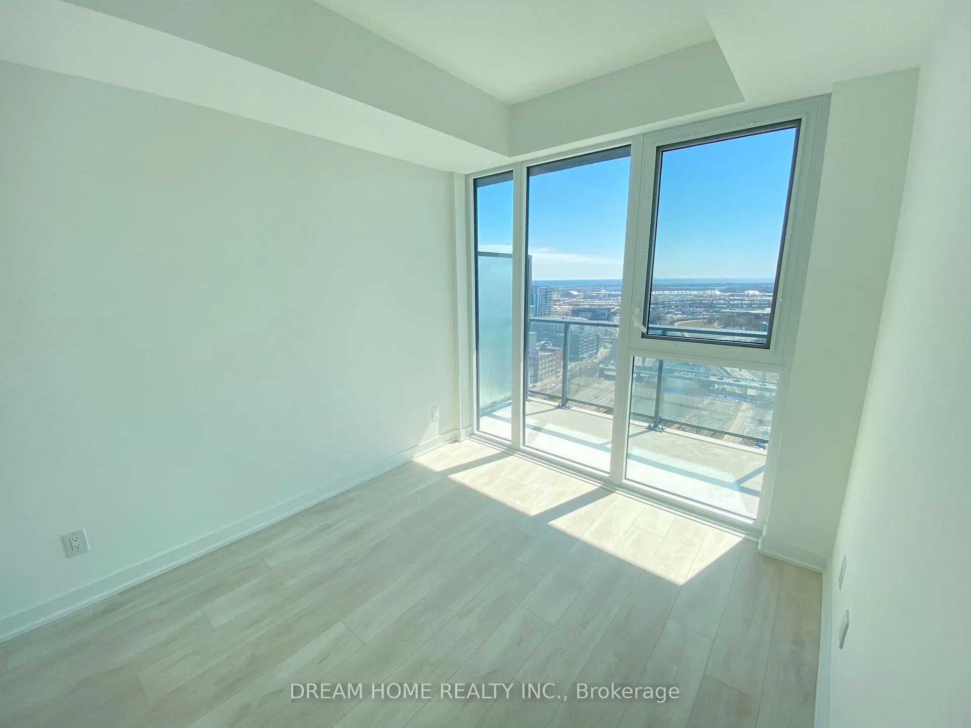 Photo 8 of Unit 911, 5 Defries Street, Toronto, Regent Park — HOMEH